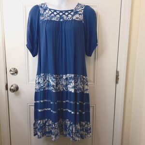 Drapers and Damon's blue and white floral short sleeve gauze dress